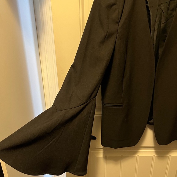 Blazer with bell sleeves - Picture 6 of 6